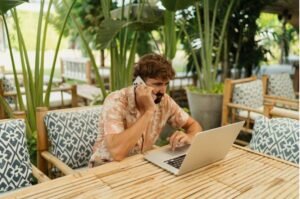 Read more about the article Staying Connected in Remote Work in 2024 – 20 Top Tips